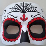 come decorare una maschera bianca