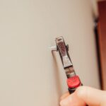 come togliere i tasselli dal muro